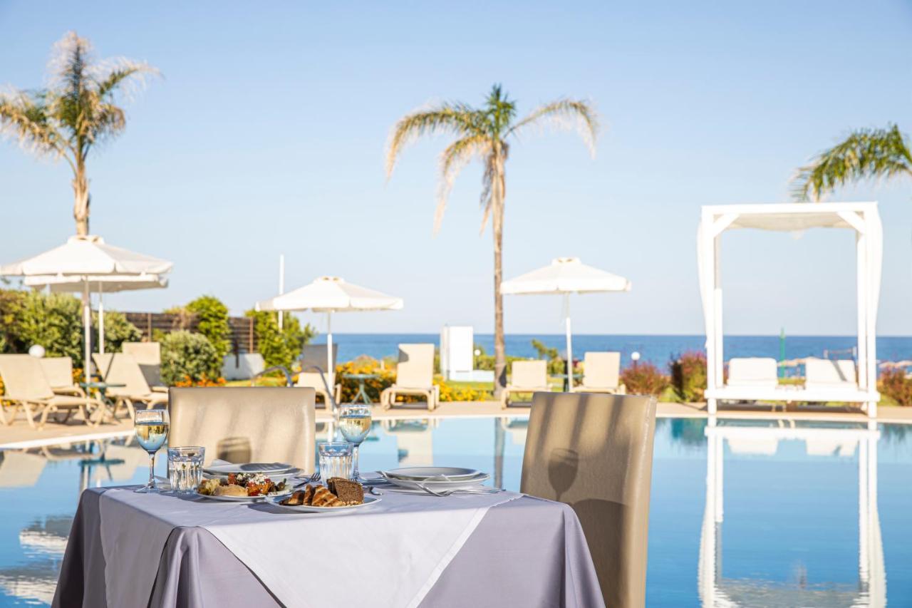 Asterias Beach Resort 아판토우 외부 사진