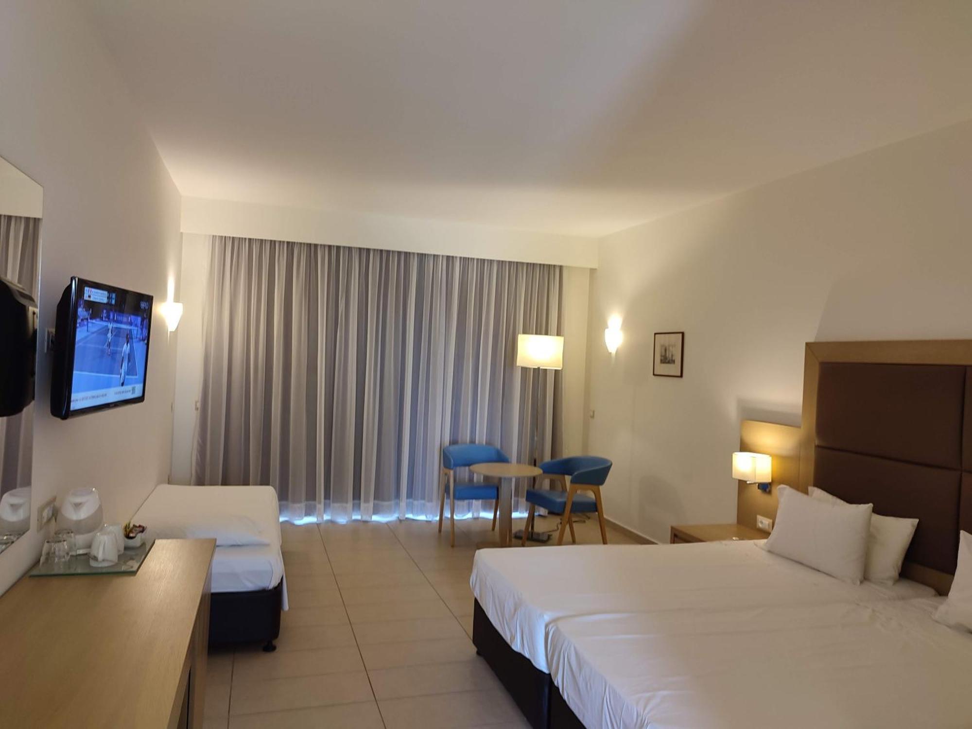 Asterias Beach Resort 아판토우 외부 사진